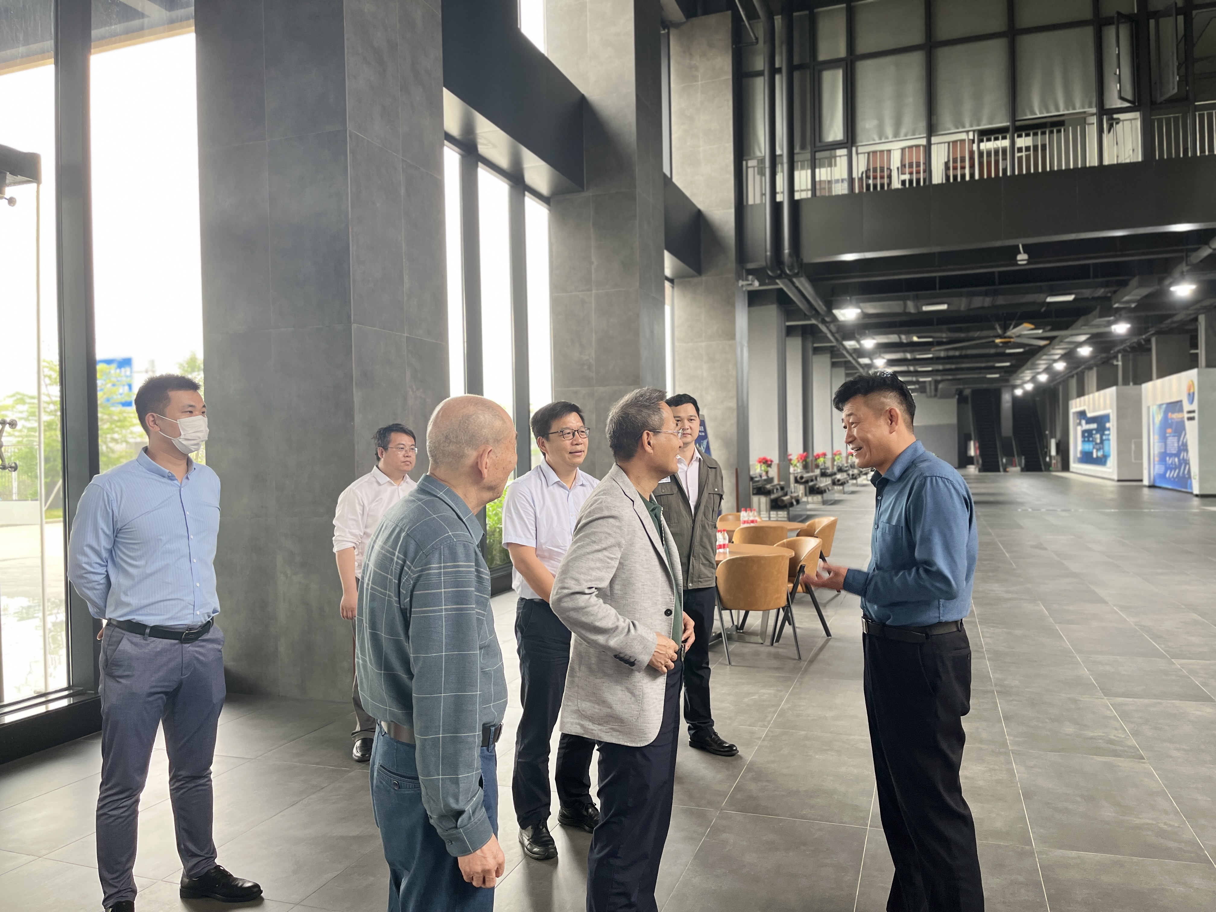 2023年4月6日   中海油深圳分公司黨委副書(shū)記林國(guó)海一行到中海萬(wàn)泰參觀交流
