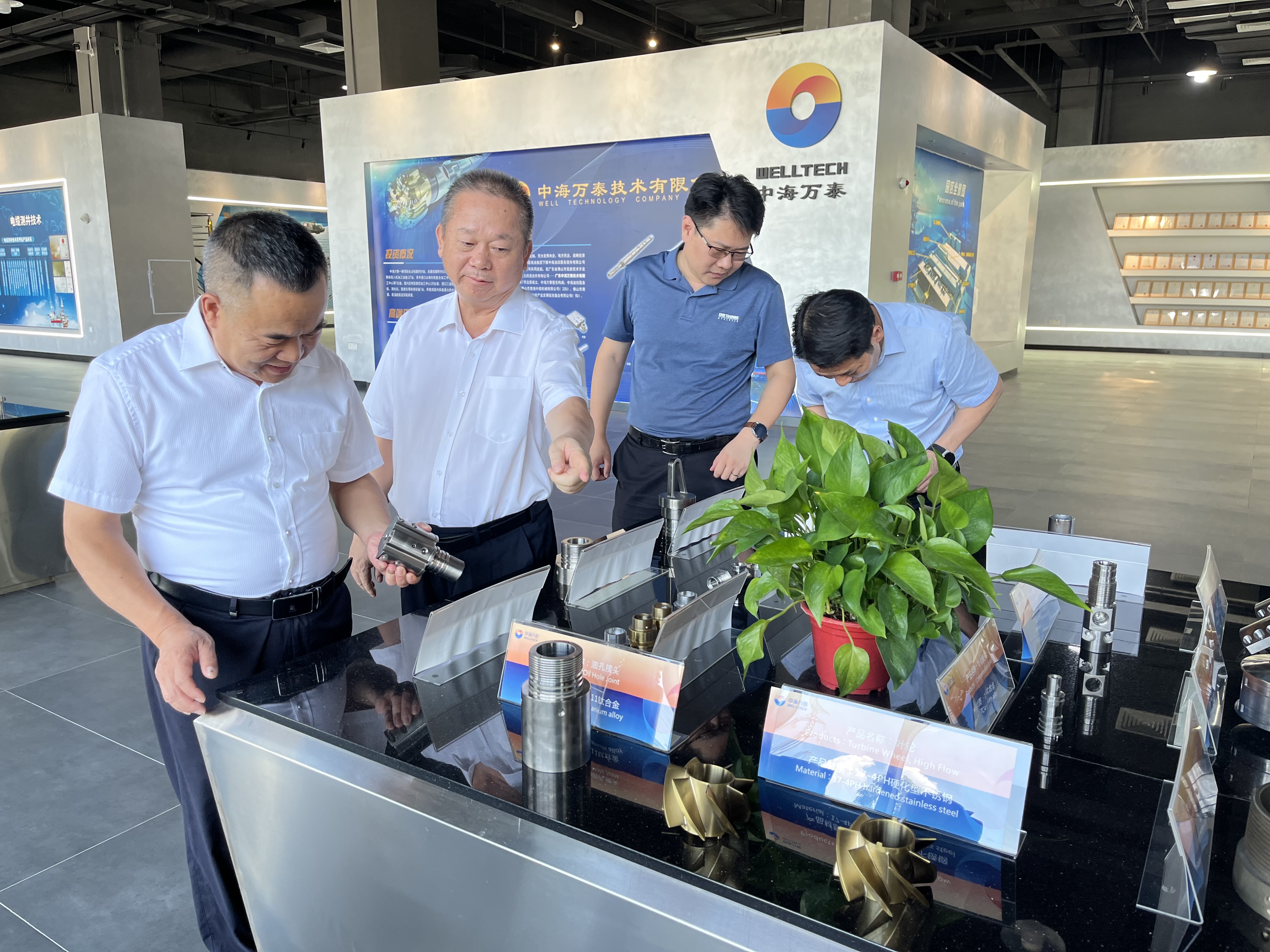 2023年8月9日   集團公司物裝與工程部副總經(jīng)理劉光成帶隊到中海萬泰開展調(diào)研指導工作